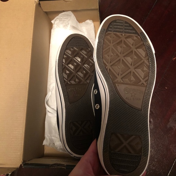 Never worn Converse - Picture 3 of 4